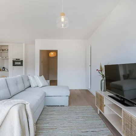 Huswell - Comfortable Near The Sea Apartment
